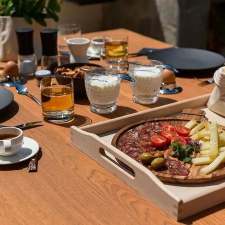 Julian Village Lepena Vakantiehuis *