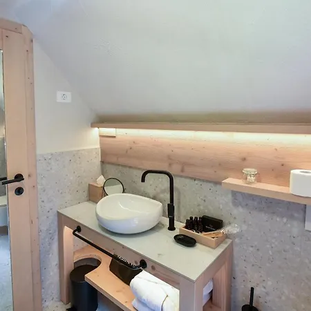 Vakantiehuis Julian Village Lepena *