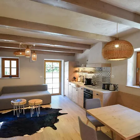 Julian Village Lepena * Soča