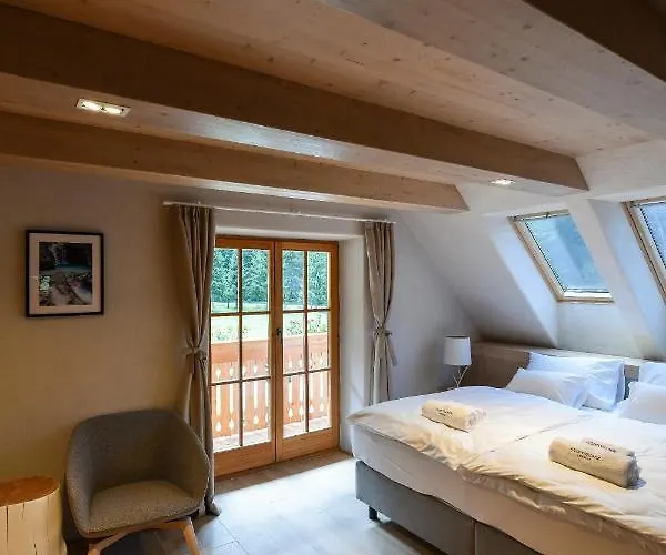 Julian Village Lepena Vikendica *